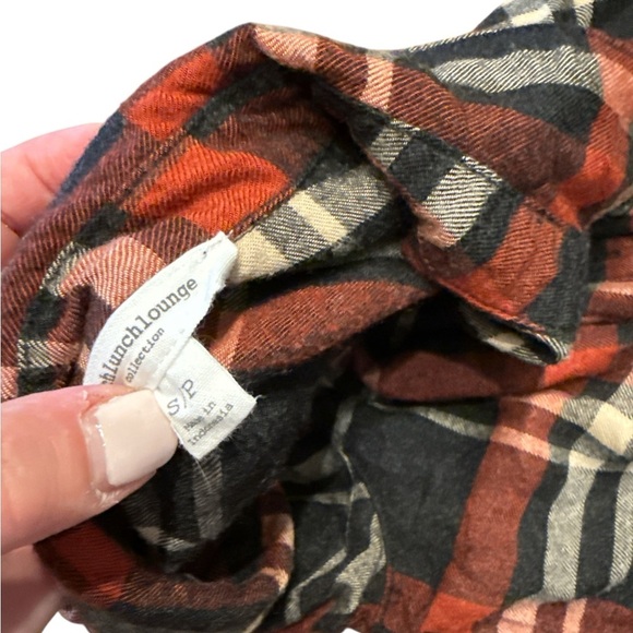 beachlunchlounge Orange & Black Plaid Button-Down Flannel Shirt - Picture 5 of 7